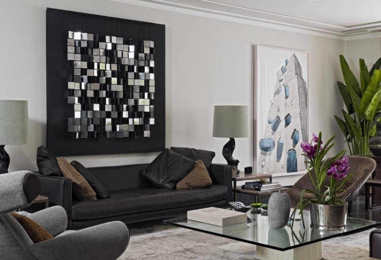 einrichtungsideen-wohnzimmer-grau-couch-schwarz-bild-quadraten-kunstwerke-pflanzen-sessel-polster-teppich-couchtisch-glas-wandfarbe