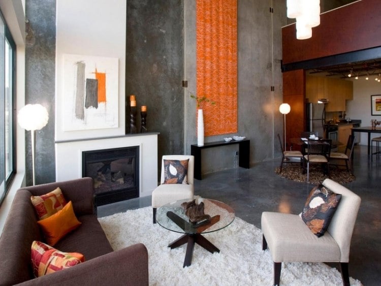 einrichtungsideen-wohnzimmer-grau-orange-weiss-polsterstuehle-couch-braun-wandfarbe-dunkel-kaminofen-kissen