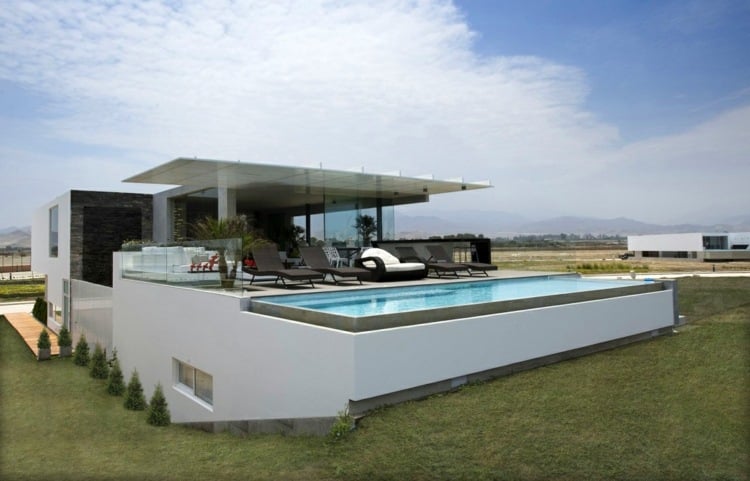 englische und beach akzente pool terrasse rasen peru strandhaus modern