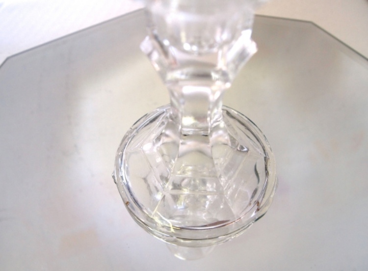 Etagere selber machen -kristal-fuss-teil-kleben-spiegel-diy