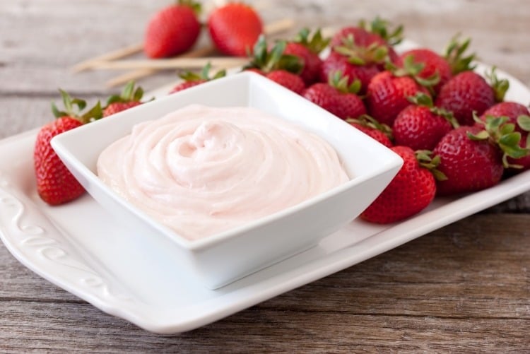 fingerfood-party-erdbeeren-joghurt-pfirsiche-dip