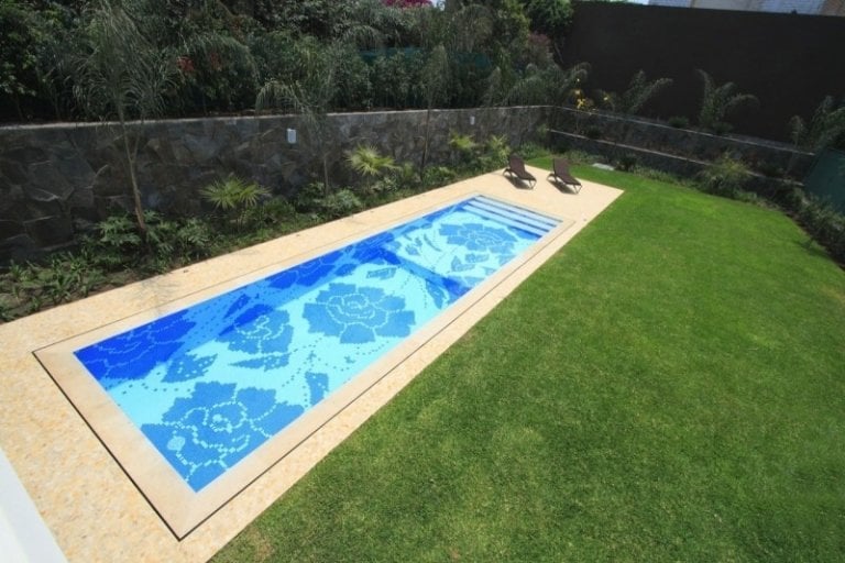 Garten mit Pool bilder-rosen-mosaik-terrasse-sandton