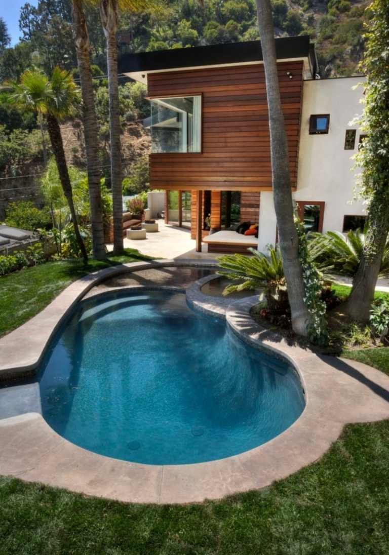 garten-mit-pool-bilder-runde-form-palmen