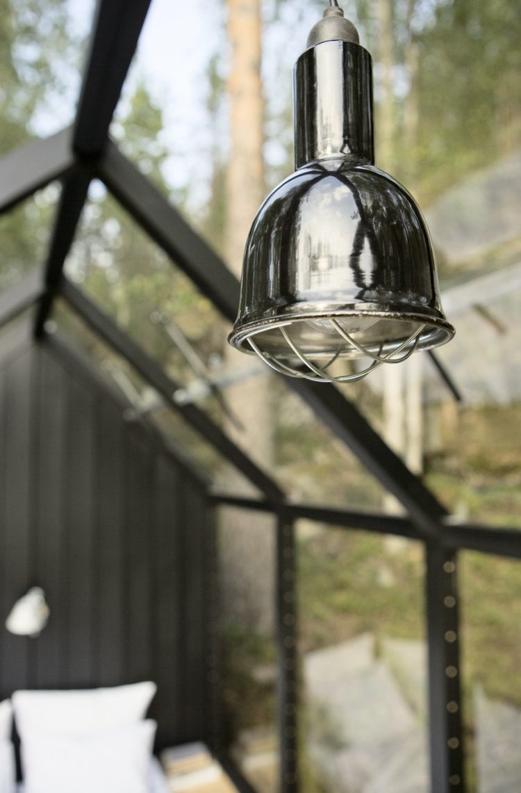 gartenhaus mit schuppen lampe design modern schwarz metall