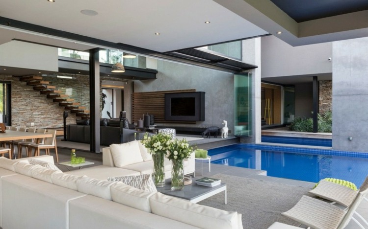 interieur aus natürlichen materialien lounge terrasse weiss moebel pool
