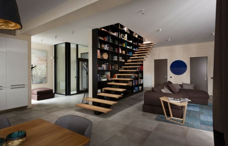 haus design mit akzent regal wohnzimmer sofa teppich blau eingang glas