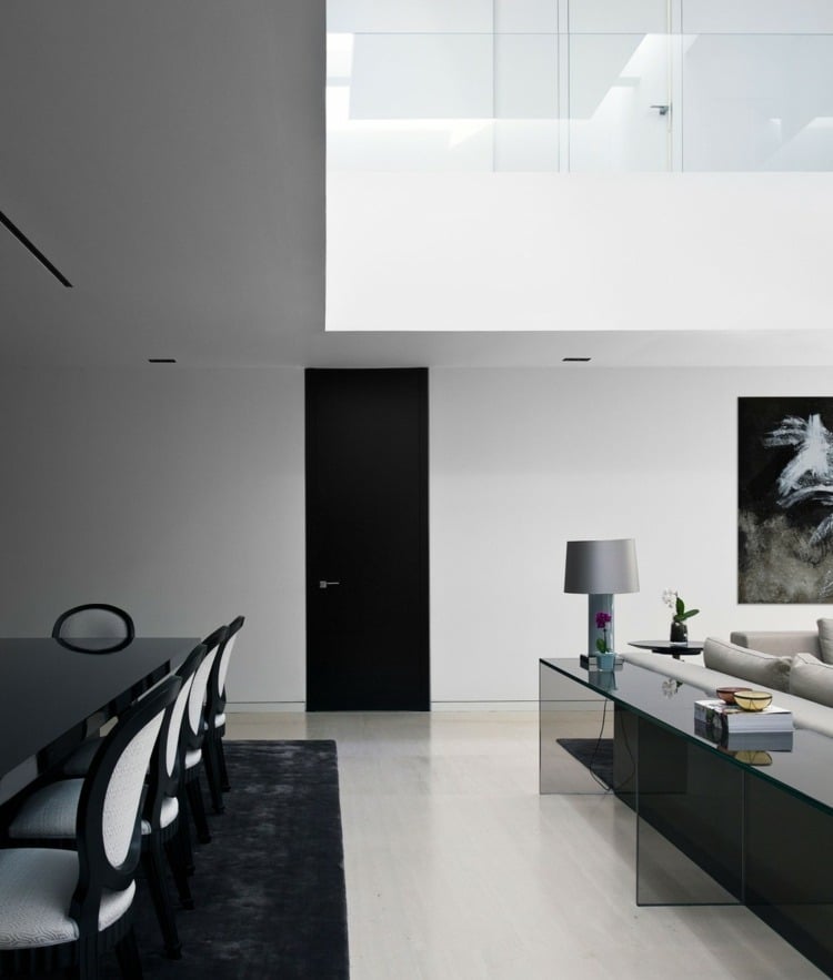 haus moderner wendeltreppe wohnzimmer sideboard glas esstisch schwarz hochglanz
