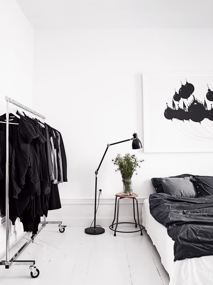 kleiderstange-kleiderschrank-weiss-schwarz-minimalistisch-scandinavisch-design-bett