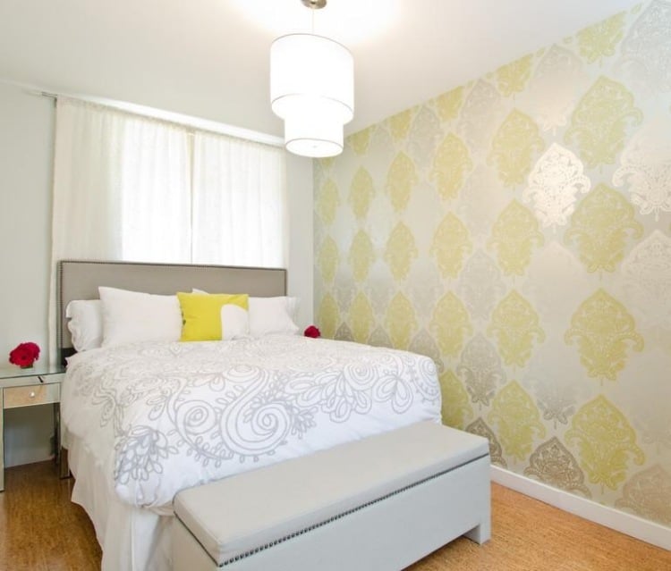 kreative-ideen-kleine-raume-schlafzimmer-tapete-gelb-grau-barock