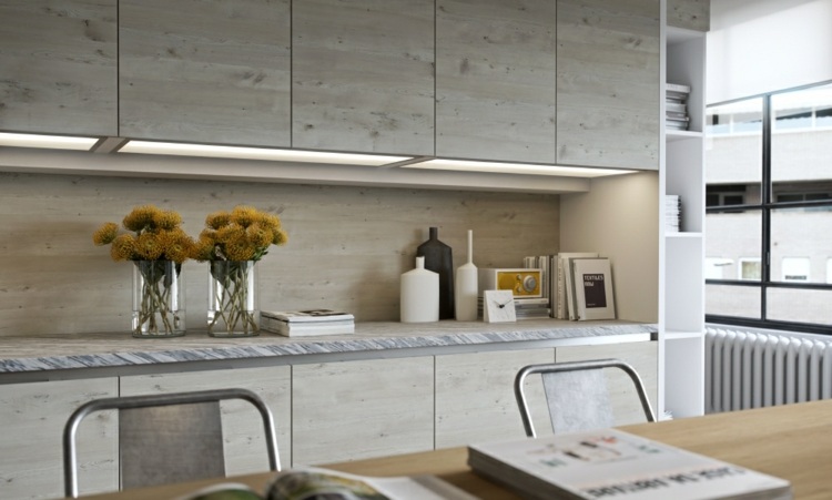 küchen wandpaneele holz grau design modern beleuchtung blumen vasen