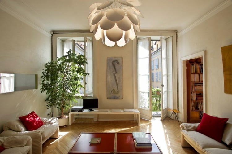 lampe runden platten dekoration wohnzimmer kissen rot