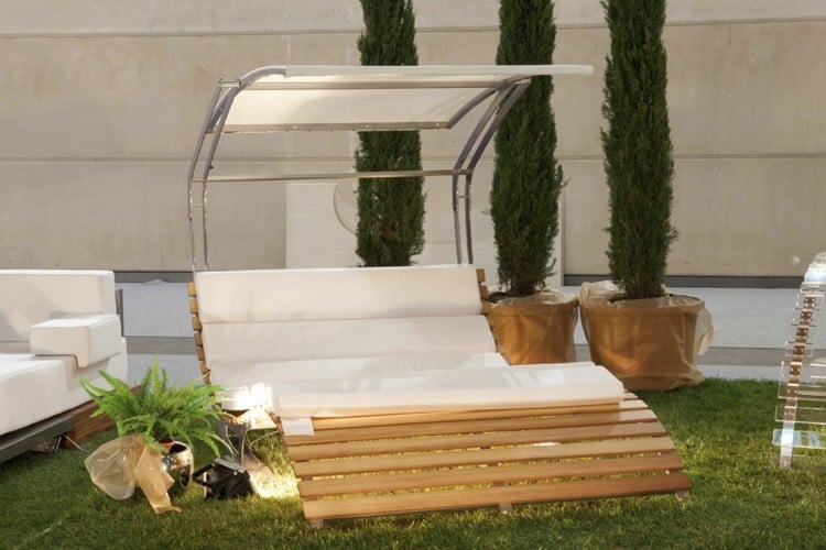 loungemoebel outdoor lectvs tagesbett sonnenschutz holzleisten pflanzen