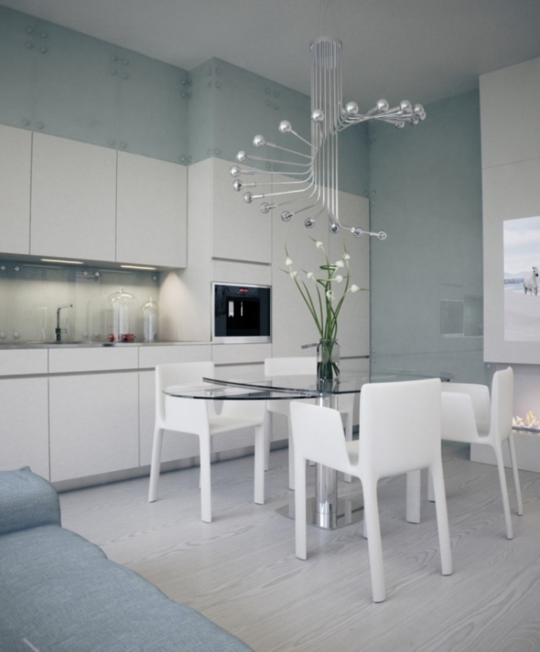 Offene Küche mit Wohnzimmer -klein-weiss-hochglanz-modern-stuehle-tisch-glasplatte-leuchte-modern-extravagant