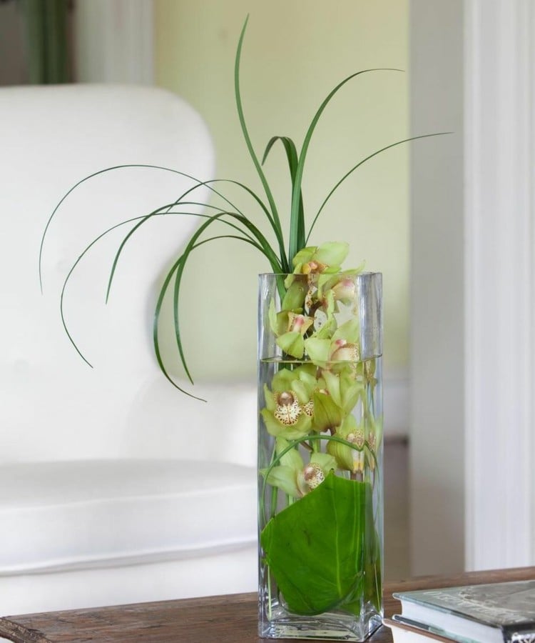 orchideen deko arrangements zylinder vase durchsichtig graeser blatt