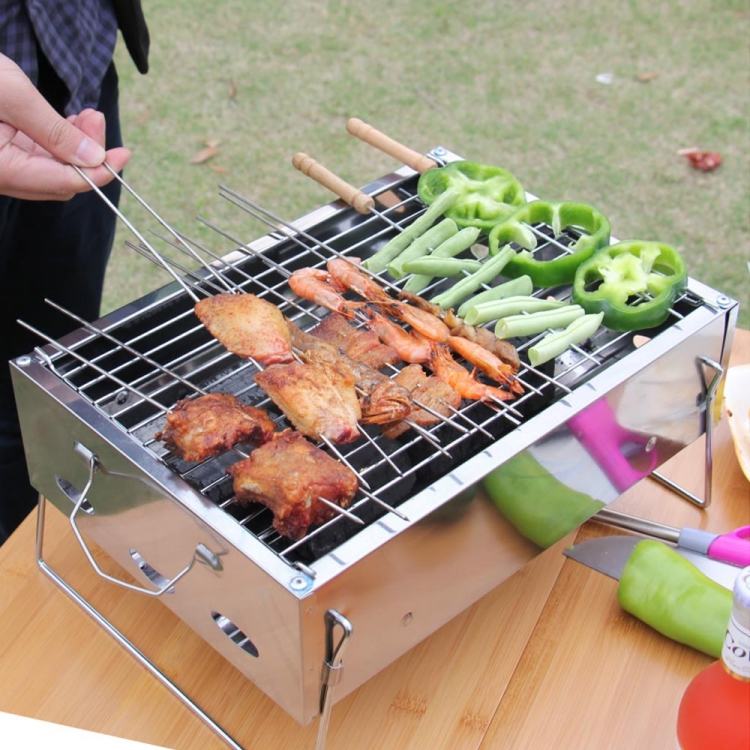 picknick-rezepte-zubehoer-mobiles-barbecue-grill-spiess-fleisch