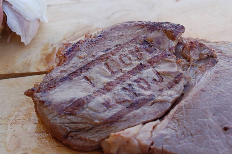 picknick-rezepte-zubehoer-steak-grillfleisch-personalisieren-buchstaben-brandeisen
