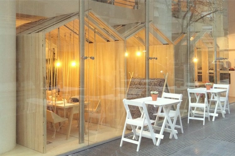 restaurant mit schaukeln weisse moebel cafe design modern