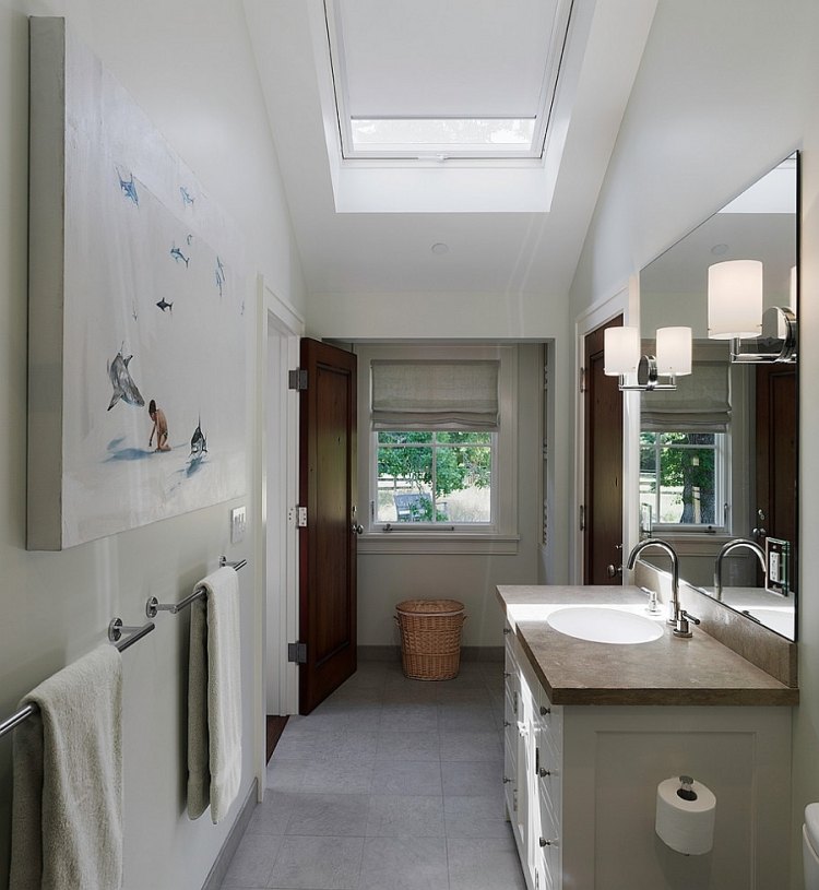 rollos-dachfenster-badezimmer-waschtisch-spiegel-armatur