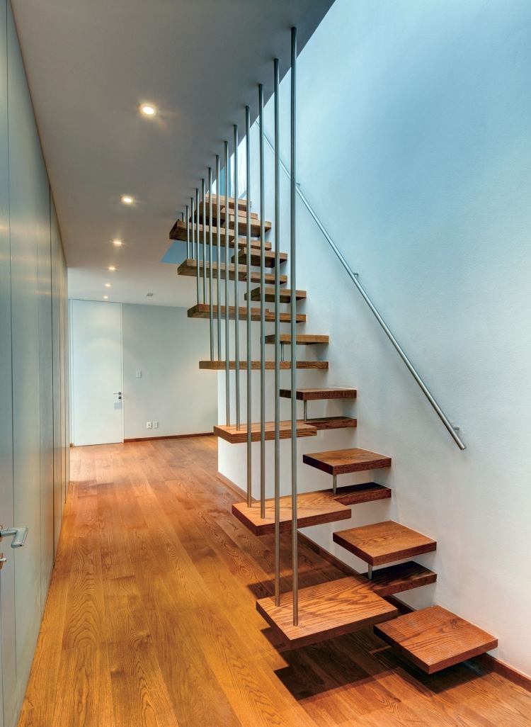 schwebende-treppen-holz-holzboden-handlauf-edelstahl-interessant-modern-design