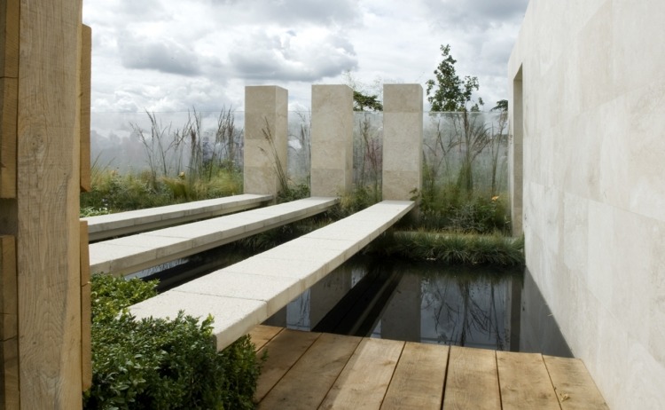 sitzplatze-garten-modern-teich-minimalistisch-betonplatten-buchsbaum