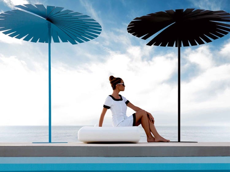 sonnenschutz-terrasse-flexibel-design-modern-sonnenschirm-lamellen