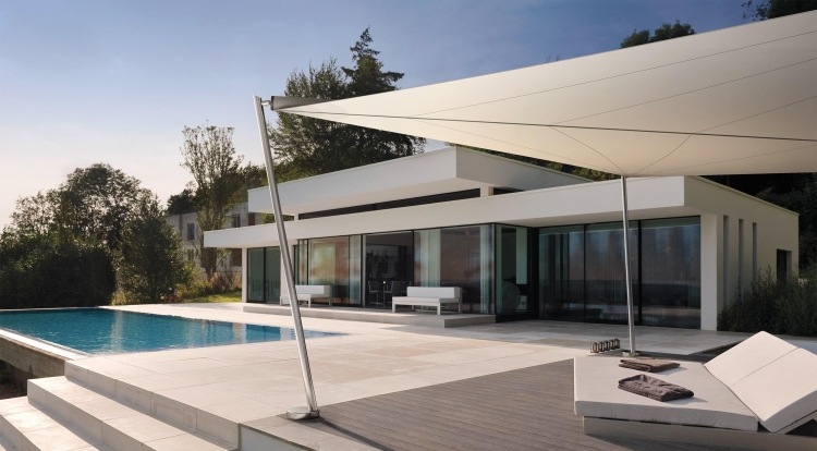 Sonnensegel als Sonnenschutz -libre-gibus-haus-modern-architektur-schwimmbecken-treppe-liege