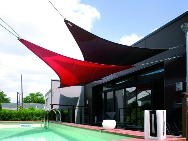 sonnensegel-sonnenschutz-shade-dunkelgrau-rot-spannseil-terrasse-fassade-aussen