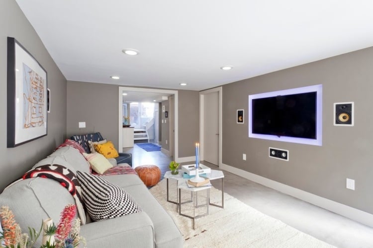 taupe-wandfarbe-wohnzimmer-modern-multimedia-wand