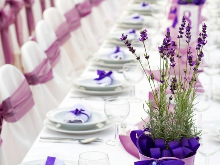 Tischdeko mit Lavendel -eimer-uebertopf-band-violette-farbe