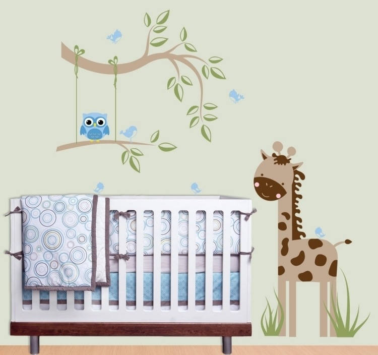 Wandtattoos fürs Babyzimmer -giraffe-eule-baum-babybett-wand-hellgruen