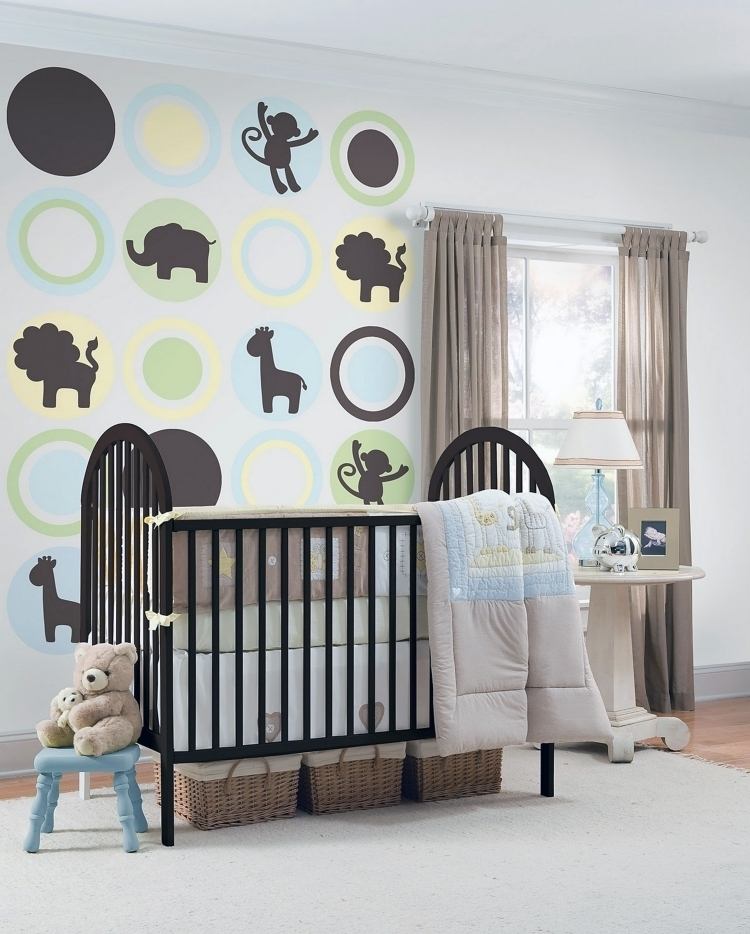 Wandtattoos fürs Babyzimmer -zootiere-schwarz-kreise-babybett-schwarz-teppich-fenster-decke