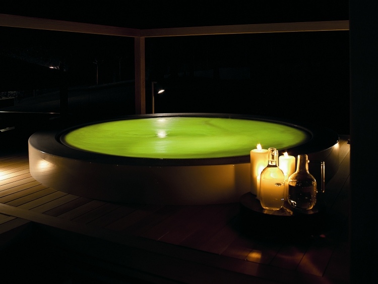 Outdoor Whirlpool -minipool-zucchetti-abend-romantik-beleuchtung