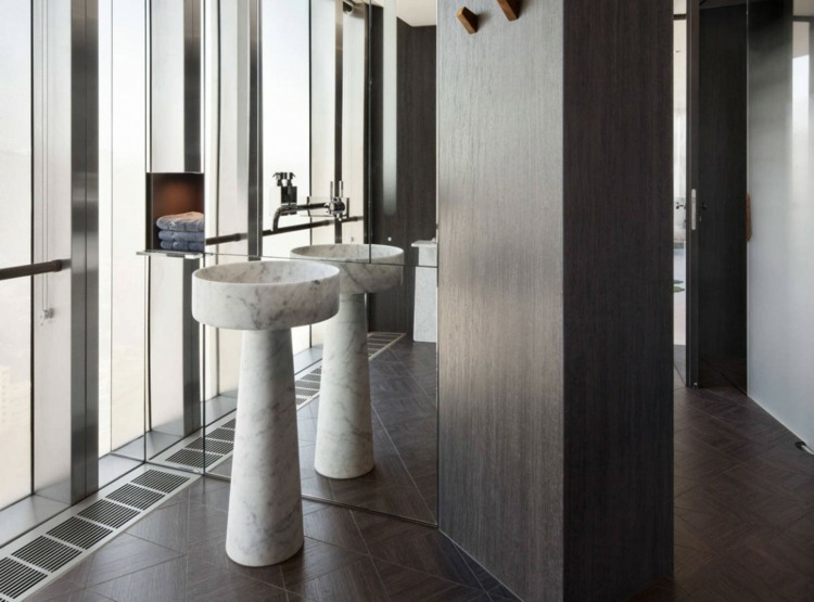 wohnung bunten interieur akzenten bad marmor waschbecken spiegel