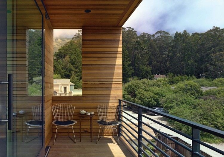 Balkon-Sichtschutz-Holz-Paravent-Windschutz-Nordseite-schoene-Aussicht