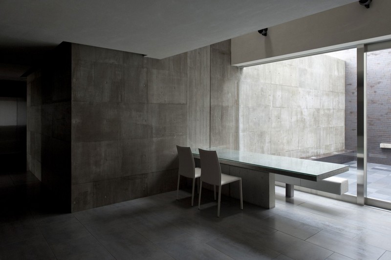 Einrichtungsideen-minimalistisch-Wohnstil-Beton-Leder-Sitzbank