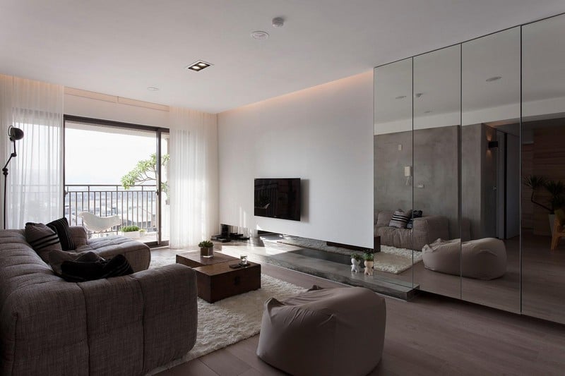 Einrichtungsideen-minimalistisch-Wohnstil-Wohnzimmer-Glas-Kleiderschrank