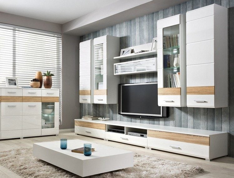Fernseher-Wand-montieren-Wohnzimmer-tapete-holzoptik-grau