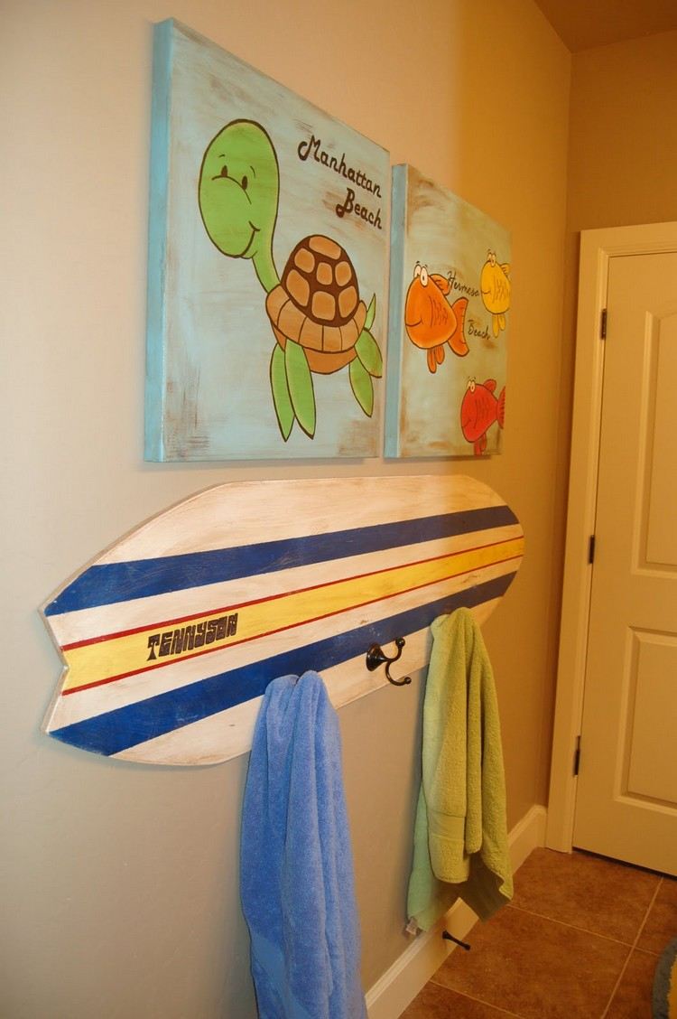 Kinderzimmer-Deko-ideen-motto-surfen-strand-garderobe-surfbrett