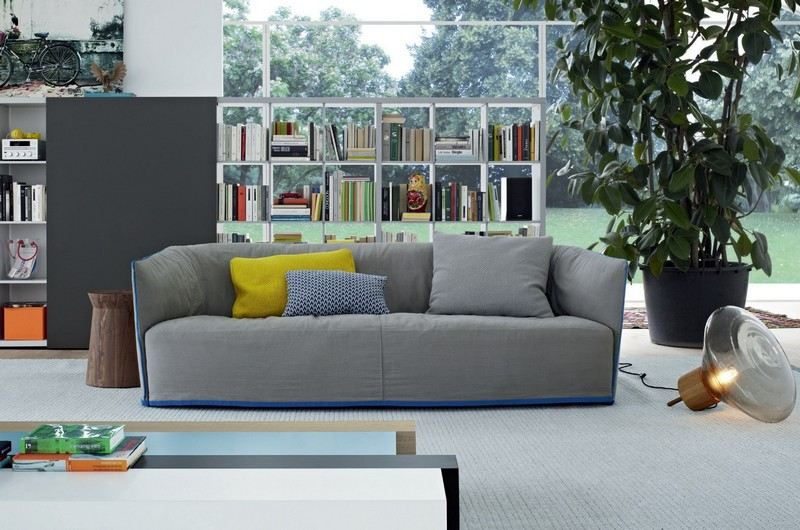 Sofa-Grau-Wohnzimmer-Wandregal-Schiebetuer-Grau-Ideen