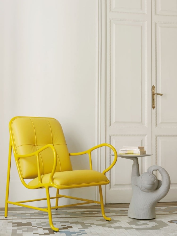 beistelltisch-rund-gussbeton-affe-sessel-gelb-indoor-modern-witzig-design