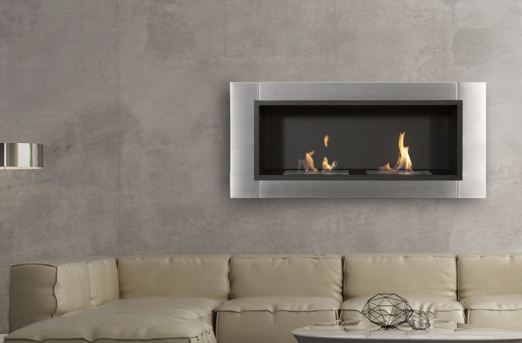 bioethanol-kamin-wandeinbau-modern-wandfarbe-grau-betonoptik-couch-beige-minimalistisch