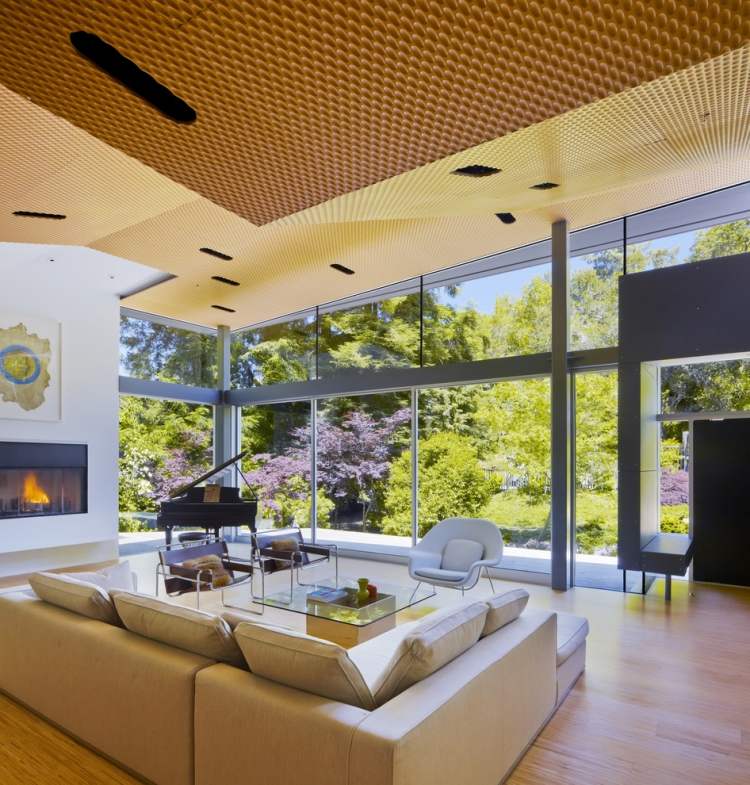 deckenpaneele-verlegen-ultra-modern-aluminium-wohnzimmer-couch-klavier-fensterwand