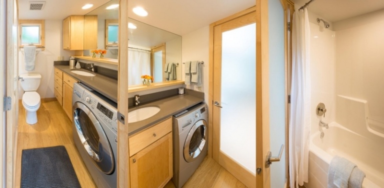 Energieeffizientes Mobilheim -einrichtung-holz-waschmaschine-klo-bad-badewanne-dusche-funktional