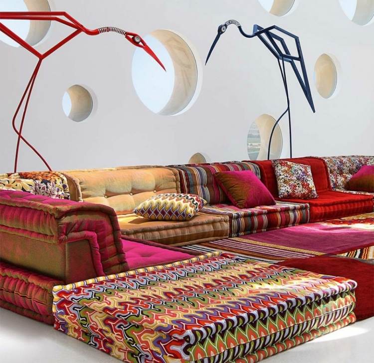 Hippie Chic -wohnen-runde-fenster-luecken-wand-sitzkissen-couch