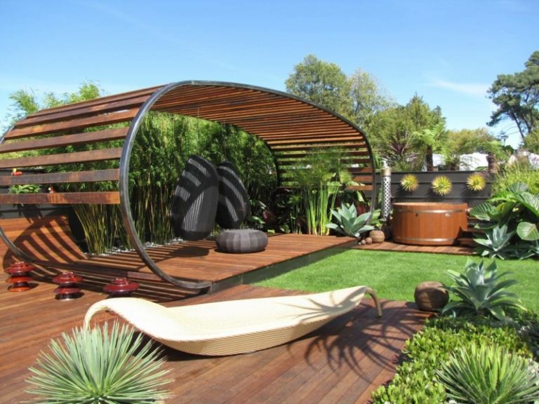moderne-Pergola-Holzgestell-Gartengestaltung-Ideen-Terrasse