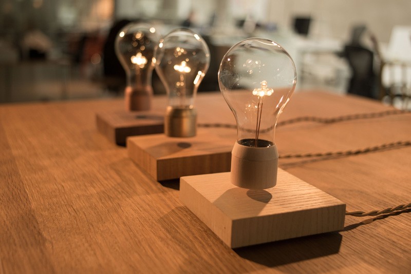 moderne-Tischlampe-neues-Projekt-originelle-Beleuchtung