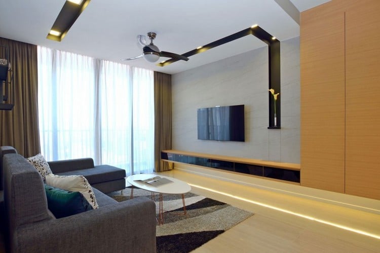Moderne Einrichtungsideen wohnzimmer-wandgestaltung-wandpaneele-regal-nische-indirekte-beleuchtung