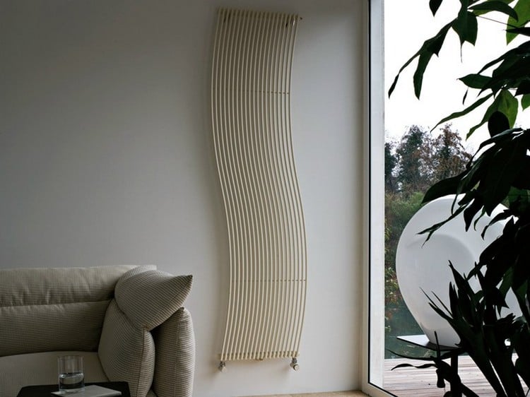 moderne-heizkoerper-wandmontiert-wohnzimmer-dekorativ-HOLA-Tubes-Radiatori