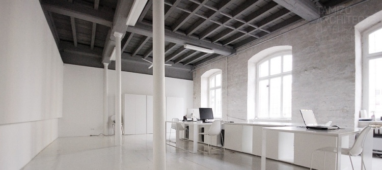 moderne-innenarchitektur-minimalistisch-buero-loft-backsteinwans-industrial-design-tamizo