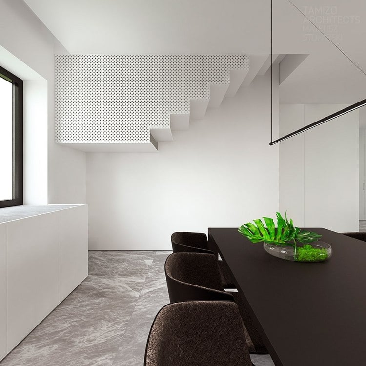 moderne-innenarchitektur-minimalistischtreppe-weiss-esstisch-stuehle-marmorboden-lodz-tamizo